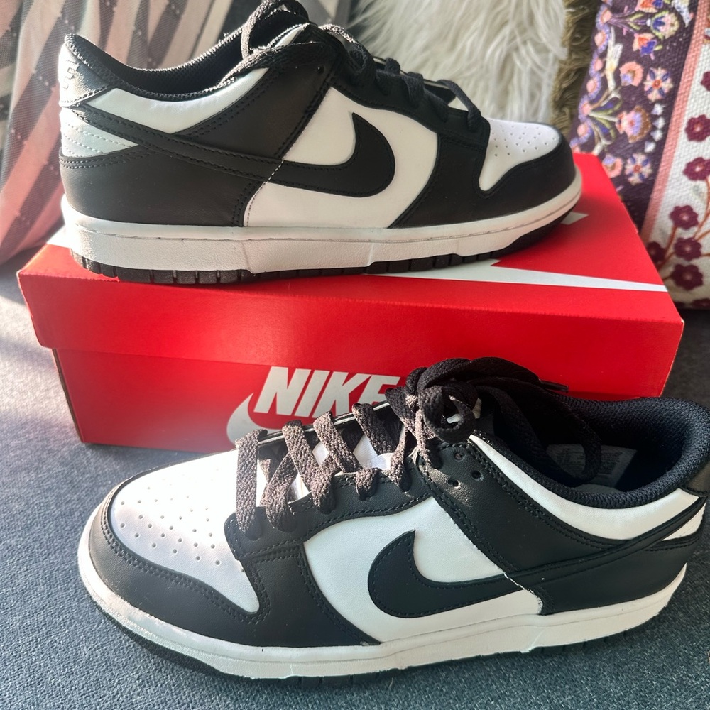 Nike dunk low black & white